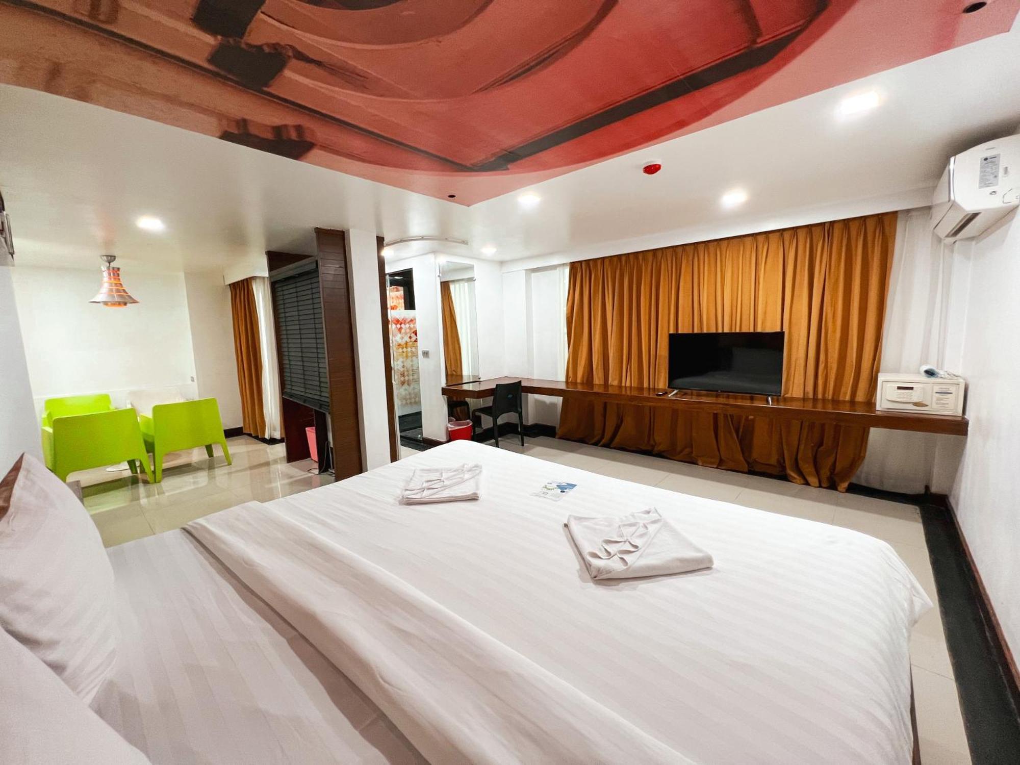 The Color Kata Hotel Exterior photo
